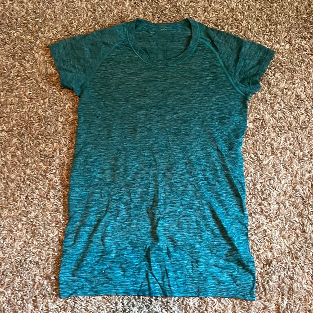 Lululemon EUC size 8 swiftly tee in Heathered green